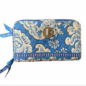 Vera Bradley EUC Turnlock Wallet